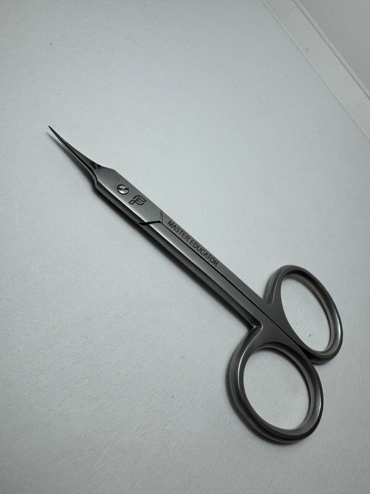 Tesoura Cuticulas curva